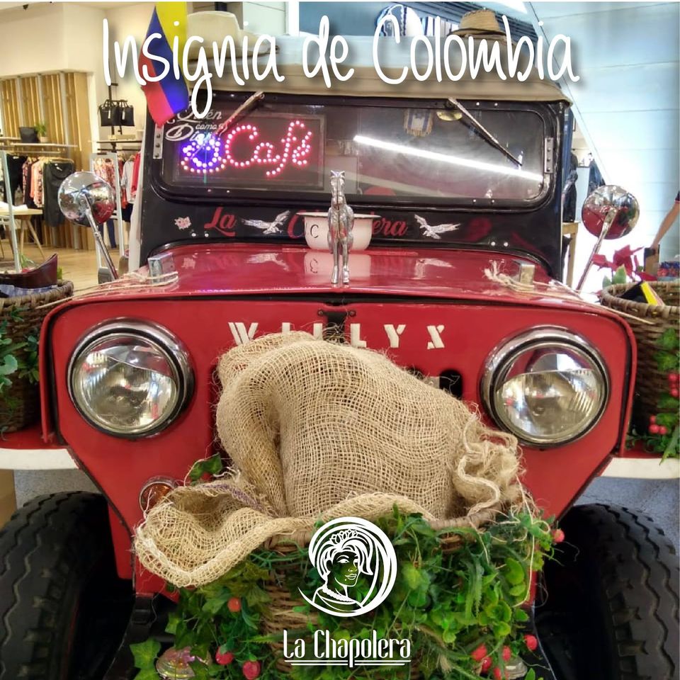Jeep Willys tradicional (Yipao) usado en la región cafetera de Colombia.